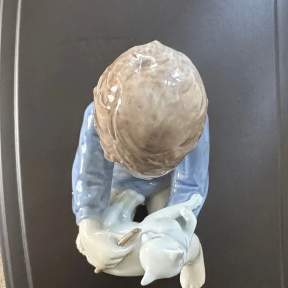 Vintage Royal Copenhagen “Girl with Cat” Figurine - Picture 9 of 9